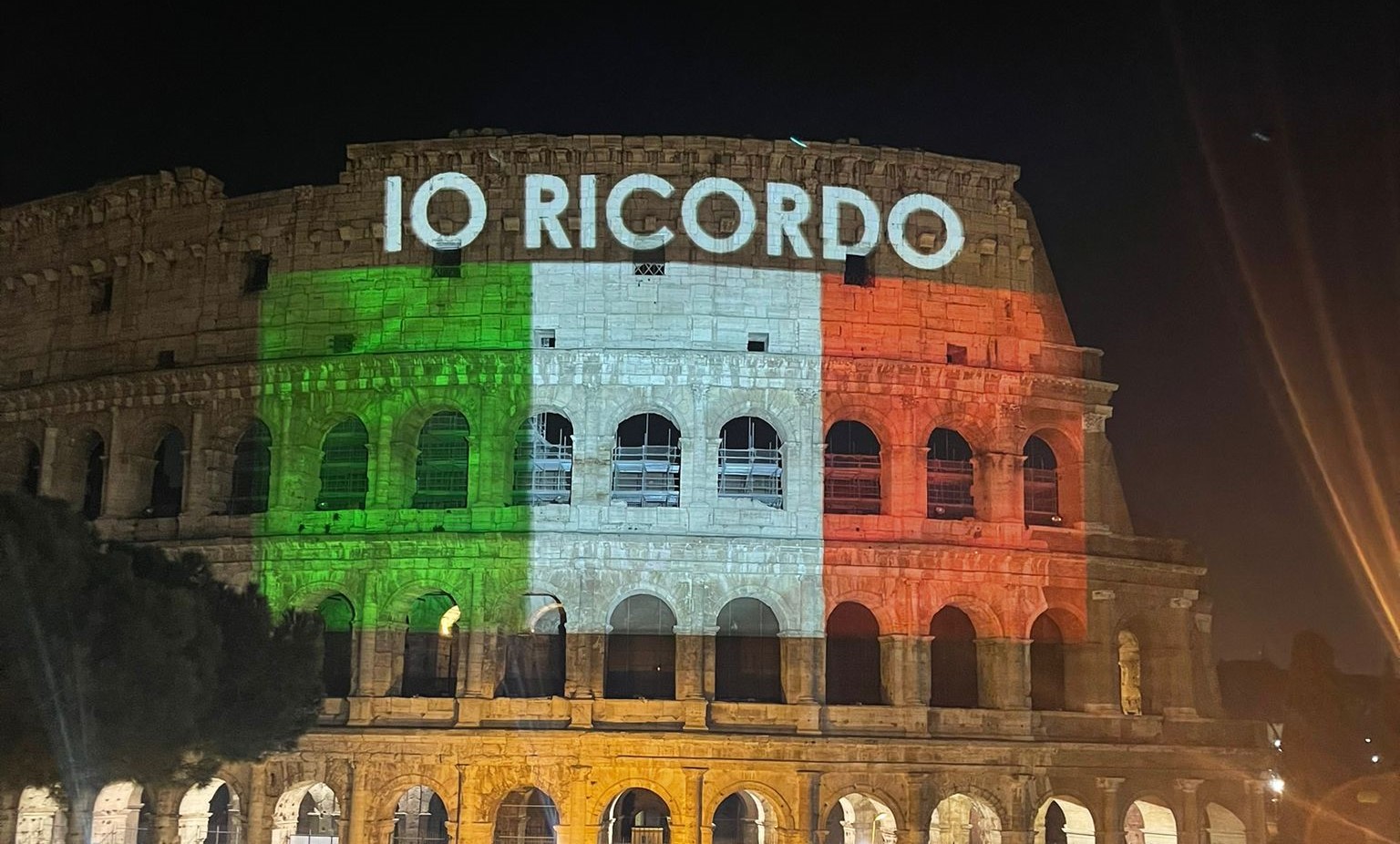 Per Non Dimenticare I Massacri Delle Foibe S Illumina Il Colosseo