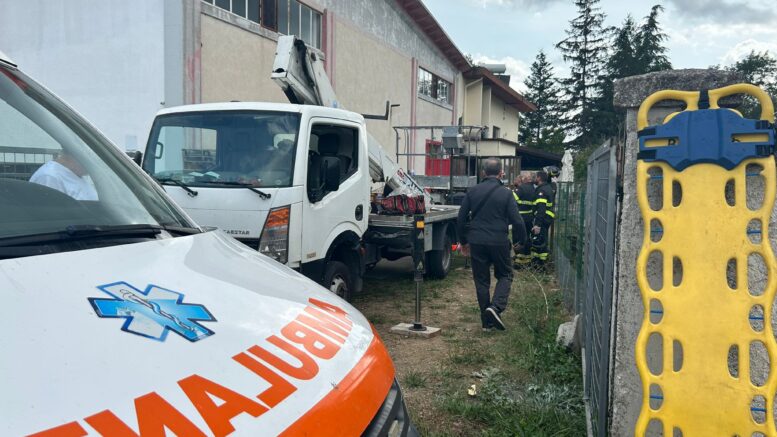 Castel Di Sangro (Aq): Resta Folgorato Dipingendo Un Capannone, Morto ...