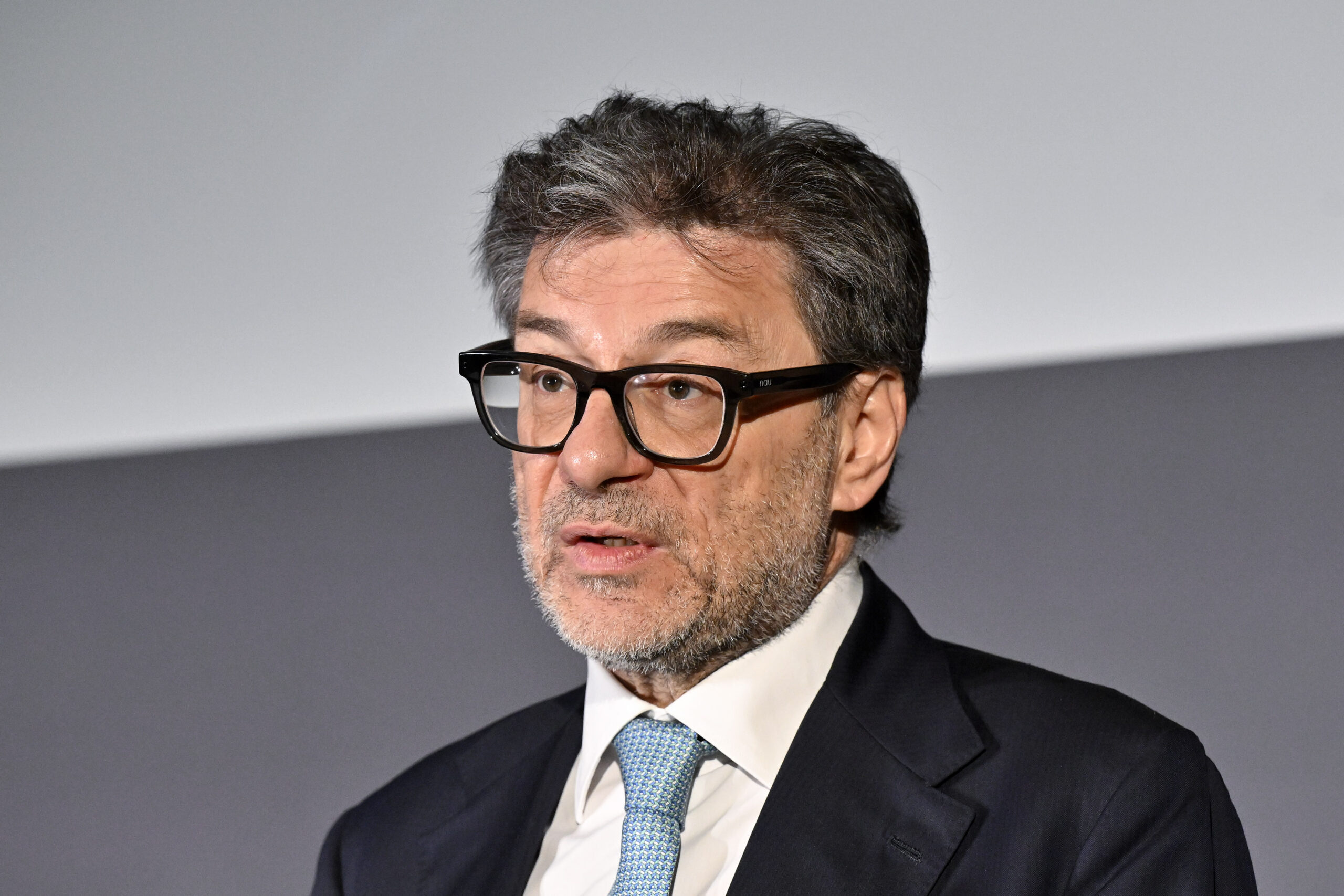 Il decimale che cambia i piani. l’Italia resta sotto procedura UE e rivede al ribasso le stime di crescita