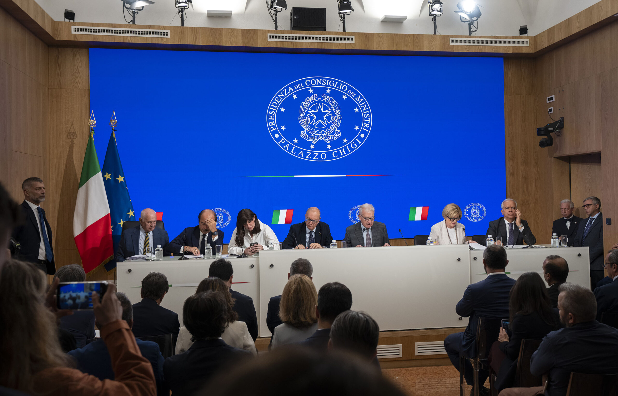 Il governo vara i decreti sull’intelligenza artificiale. L’Italia prima in Europa