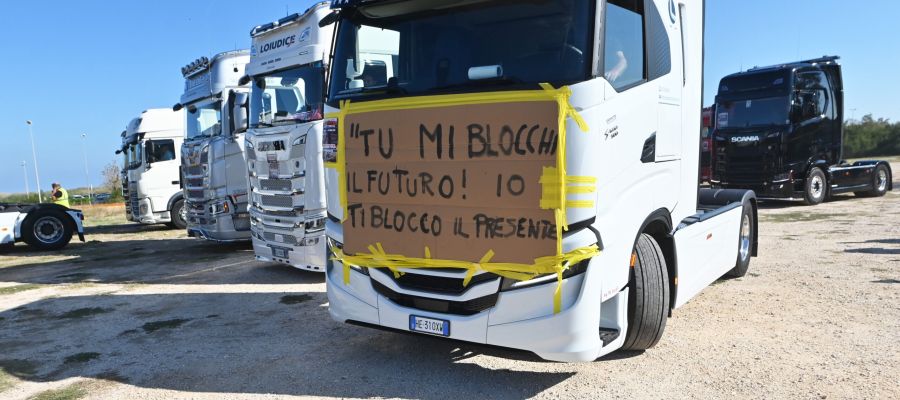 Autotrasporto, la Sicilia riparte ma nel resto del Sud i blocchi restano fino al 27