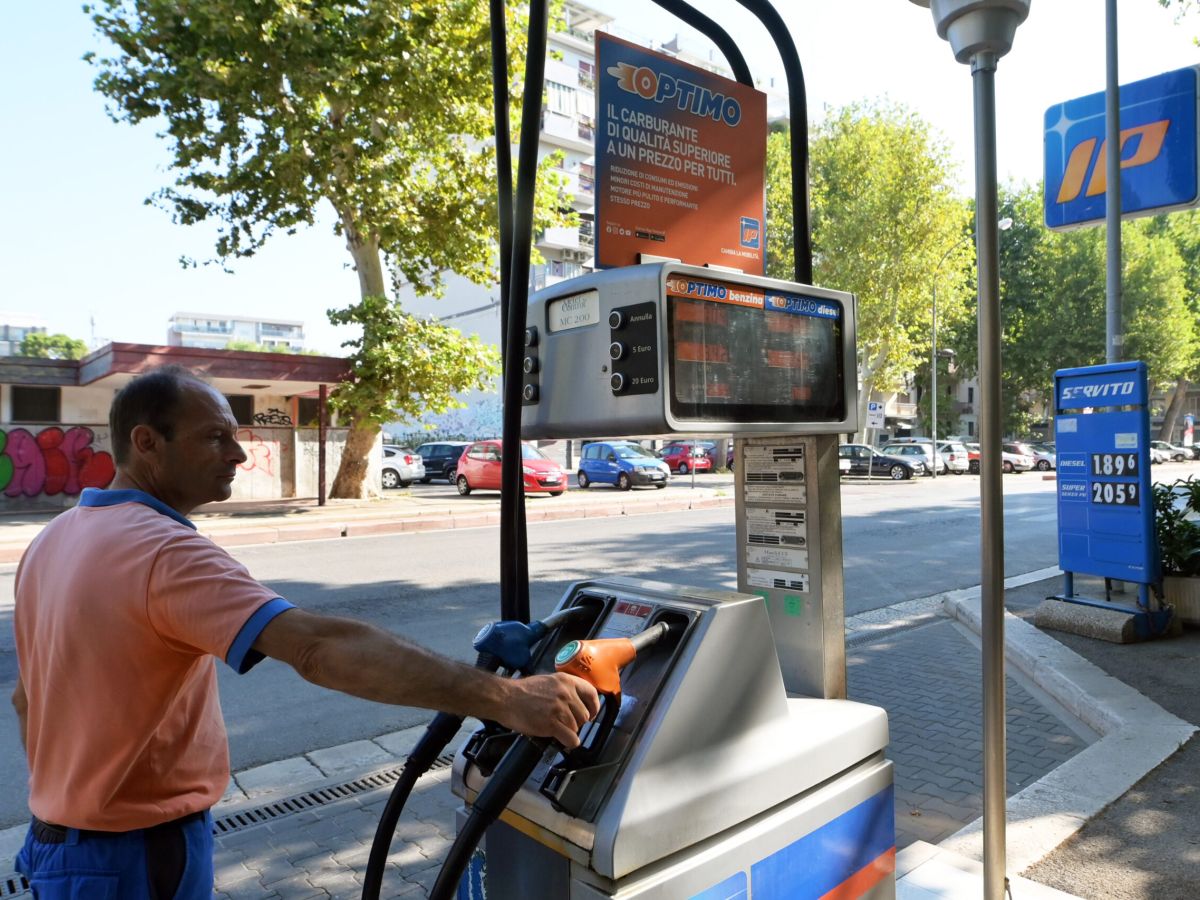 Bollette, benzina e carrello: l’estate più cara degli ultimi anni