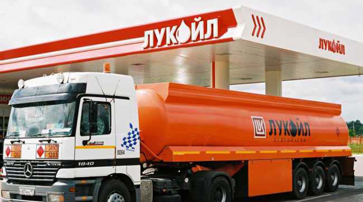 Il carburante mette al tappeto Mosca, che rilancia con la flotta ombra