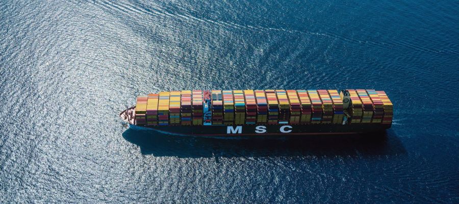 Hormuz, l’Iran sequestra navi e incassa pedaggi mentre i negoziati affondano