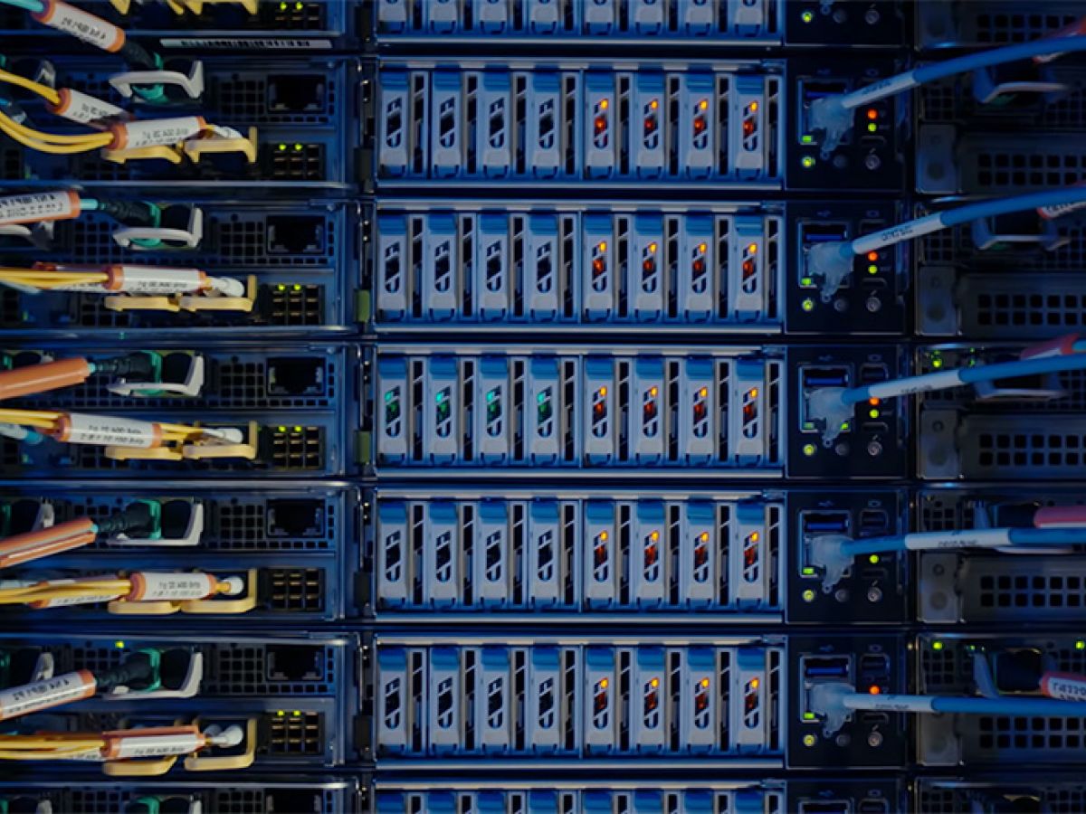 Il cloud non è una nuvola. È un server. E non è nostro.