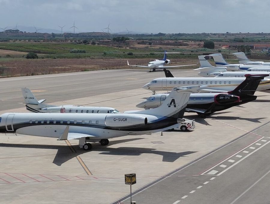 Crisi energetica: carburante razionato in quattro aeroporti, l’Italia cerca alleati nel Golfo