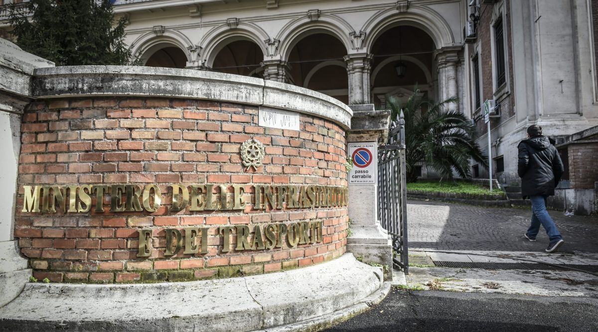 Ferrovie, Salvini convoca i vertici al MIT