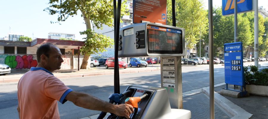 Bollette, benzina e carrello: l’estate più cara degli ultimi anni