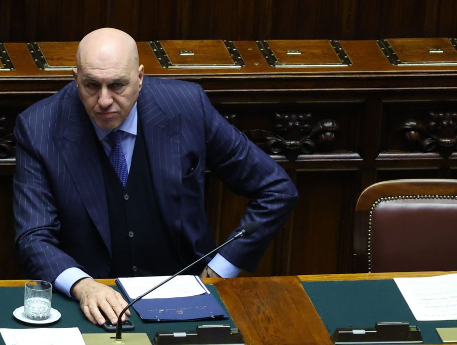 Basi militari americane in Italia, Crosetto alla Camera: “Nessun processo alle intenzioni, abbiamo seguito la legge”