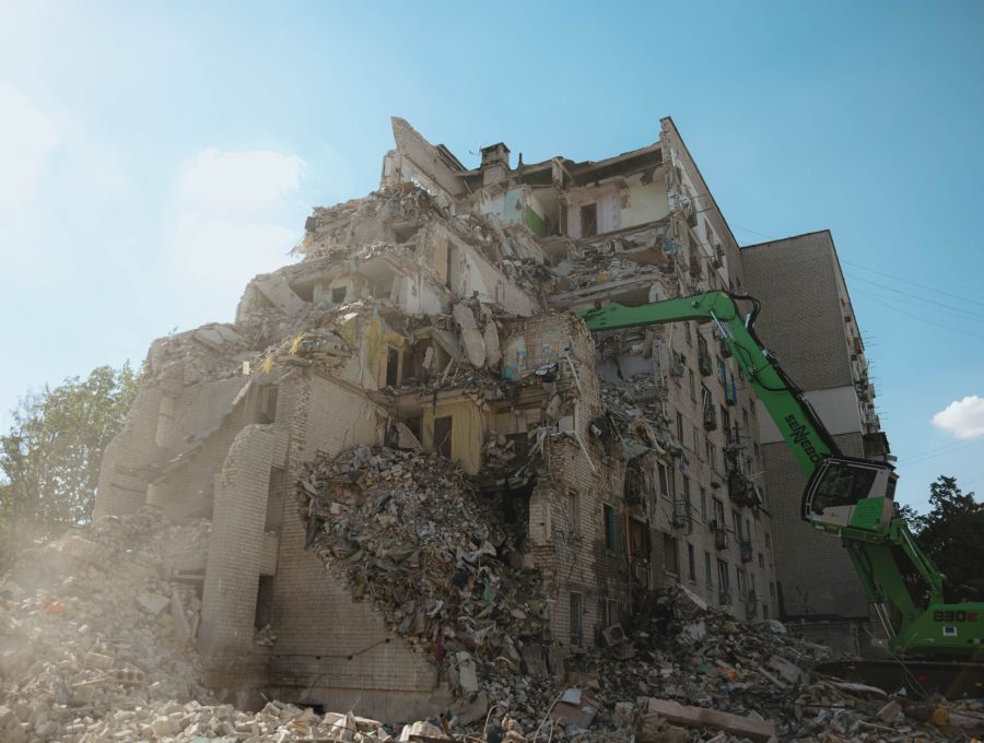 Raid russi su Kiev, 12 morti. Un drone in Romania, la Polonia si allerta